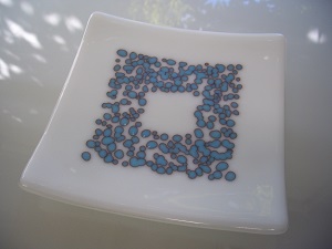 turquoise on white pebble dish 20cm