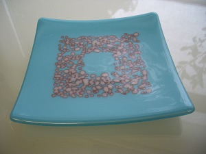 white on turquoise pebble dish 20cm